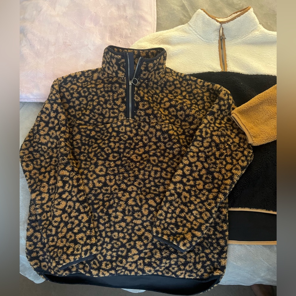 Time and Tru Fleece Pullovers(2)